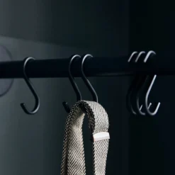 Haken, Snap, Schwarz