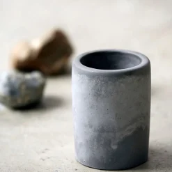 Zahnputzbecher, Cement